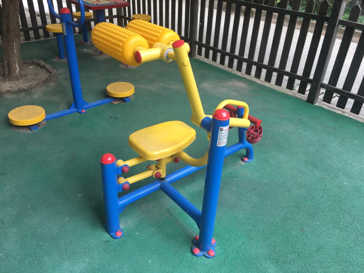 自重腹背鍛煉器