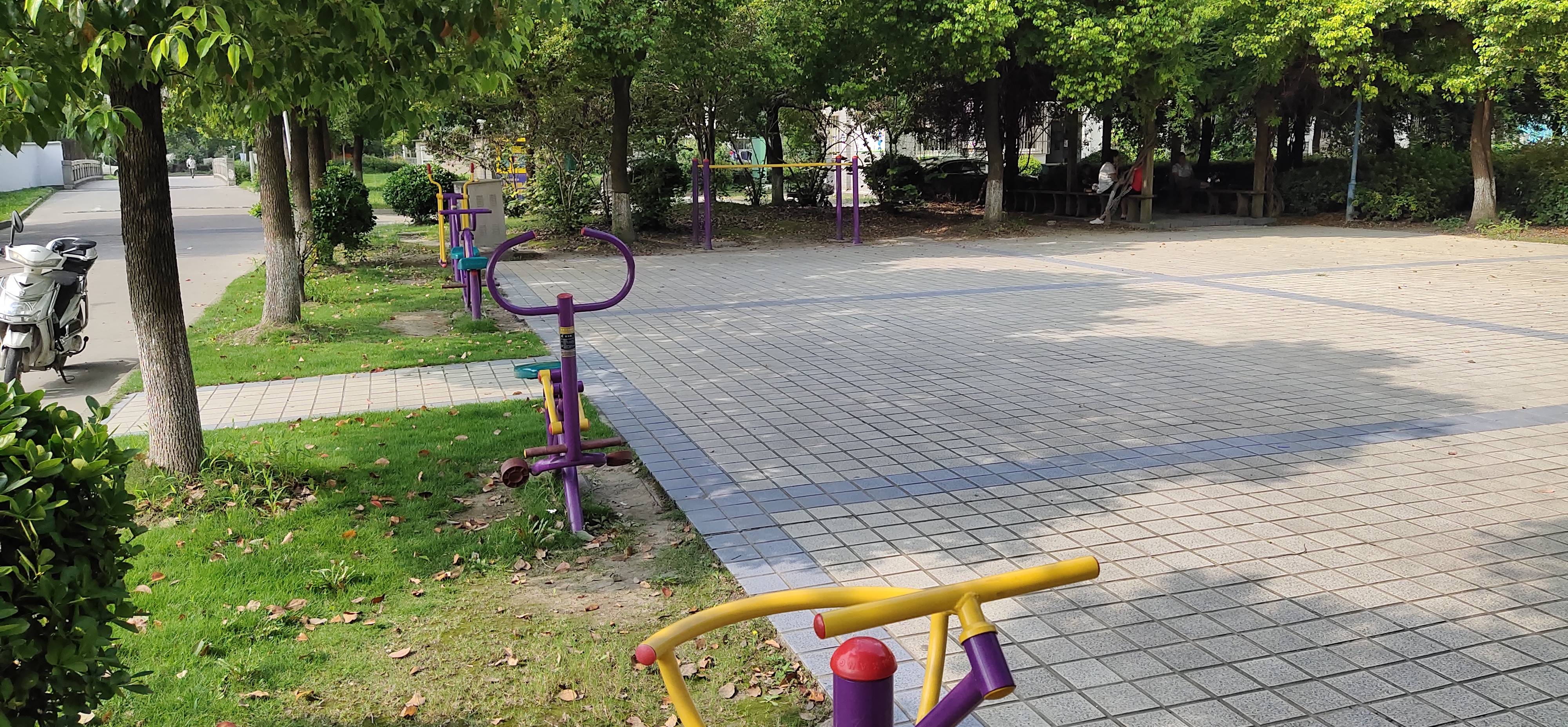 羅新居委健身苑點(diǎn)1