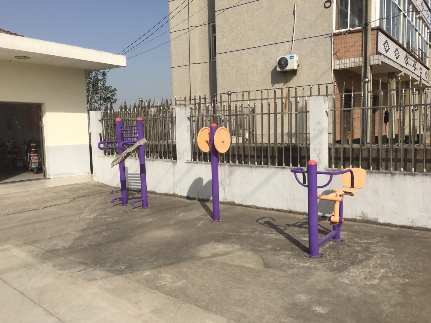 東河村西河老年活動(dòng)室健身苑點(diǎn)