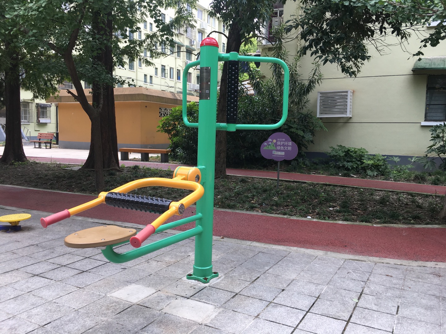 坐式腰背按摩器