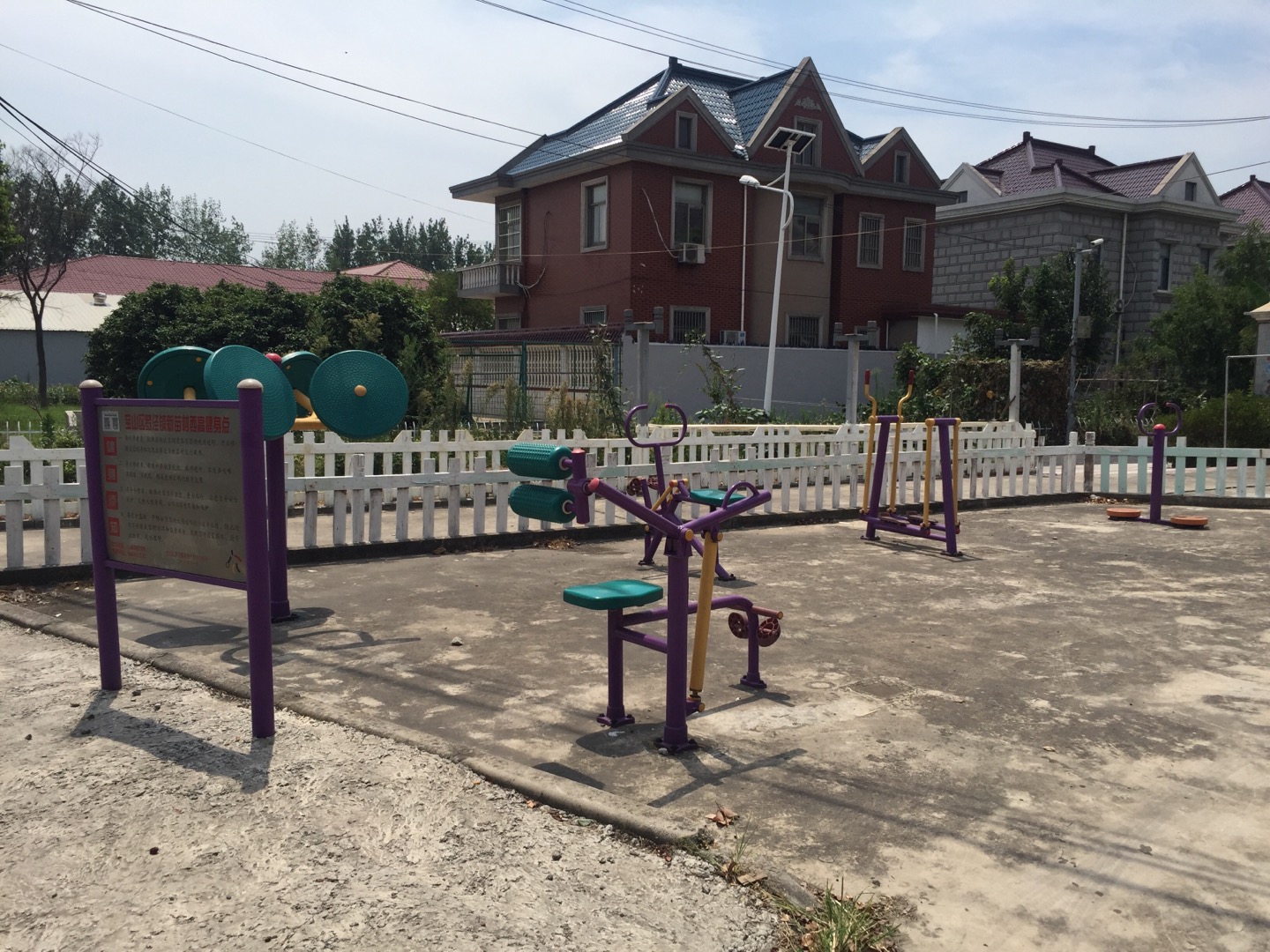 新苗村西高健身點(diǎn)