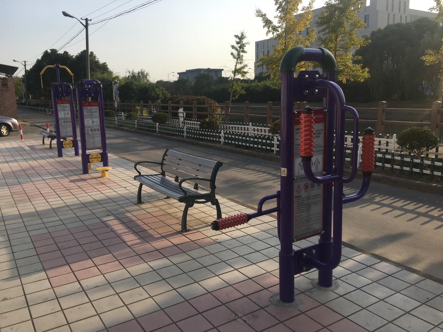 奚家村活動(dòng)中心健身點(diǎn)