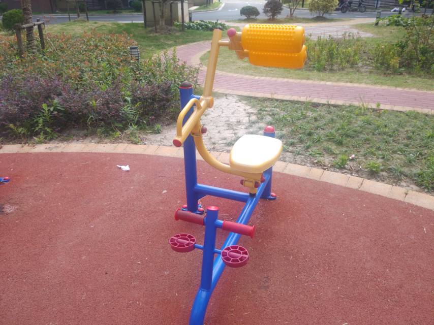 自重腹背鍛煉器