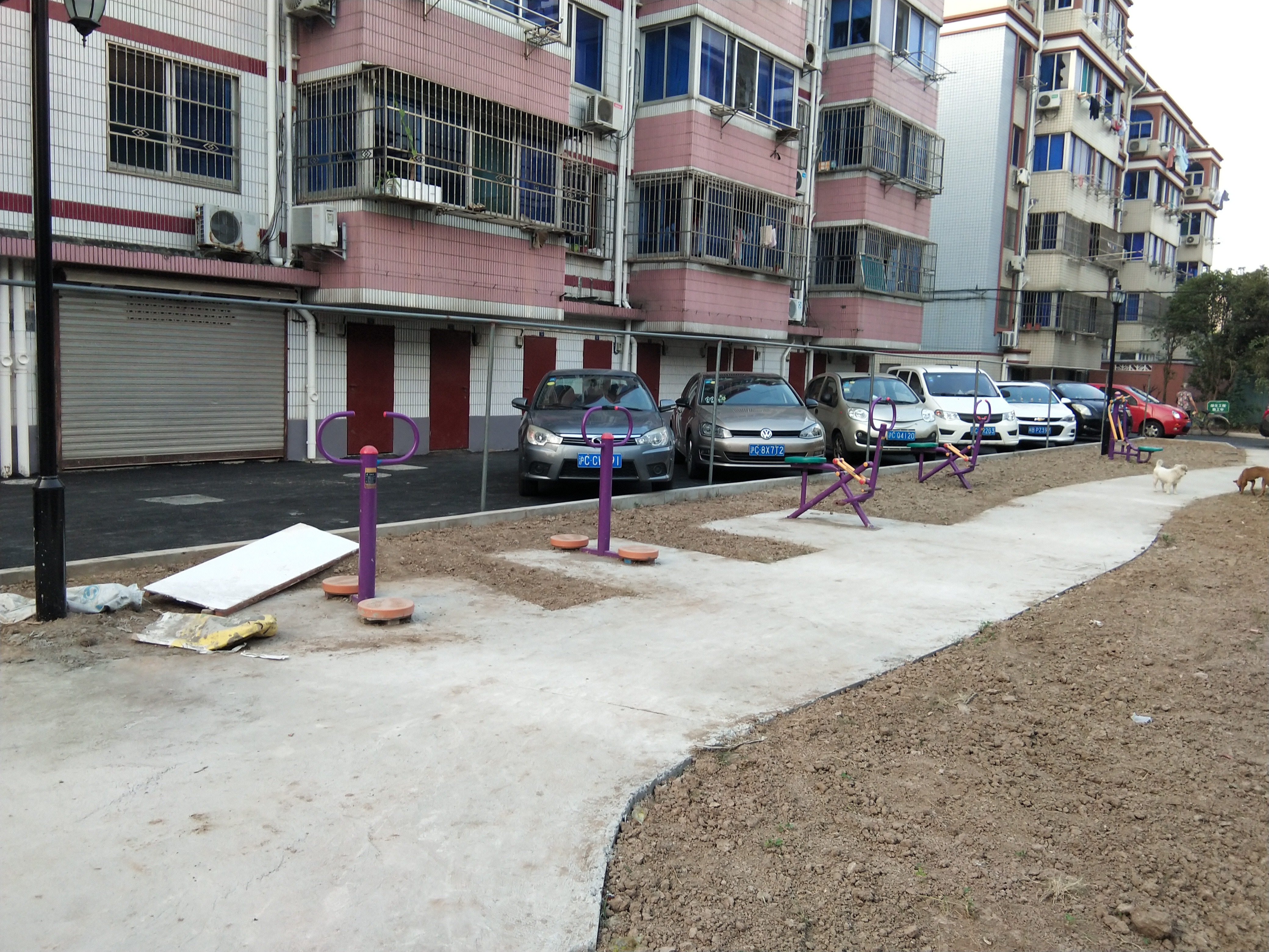 四團(tuán)居委天鵬三區(qū)市民益智健身苑點(diǎn)