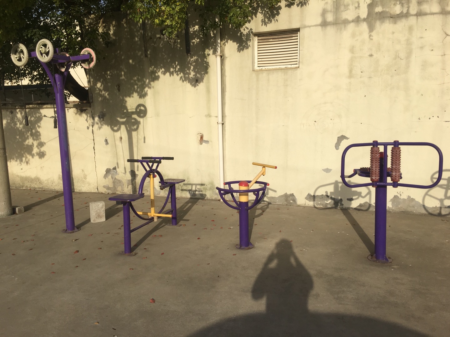 老港鎮(zhèn)濱海居民委員會濱海一村健身苑點