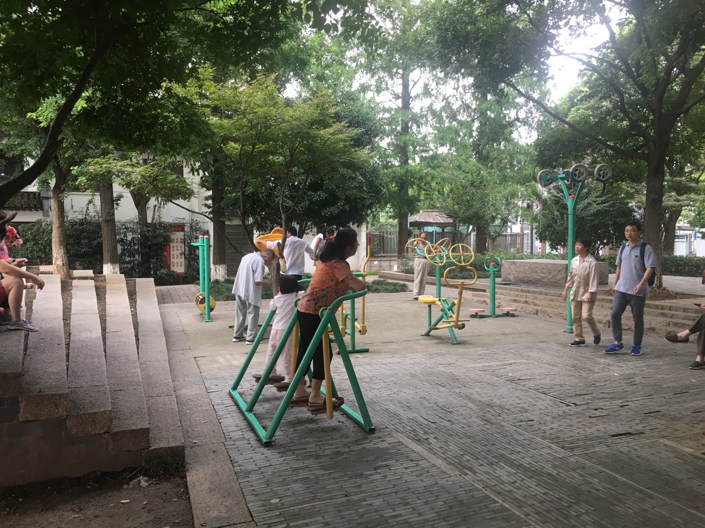 銀杏樹廣場健身點