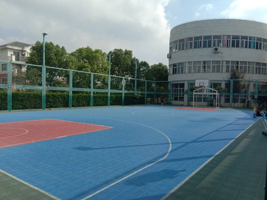 恬潤新苑籠式多功能球場