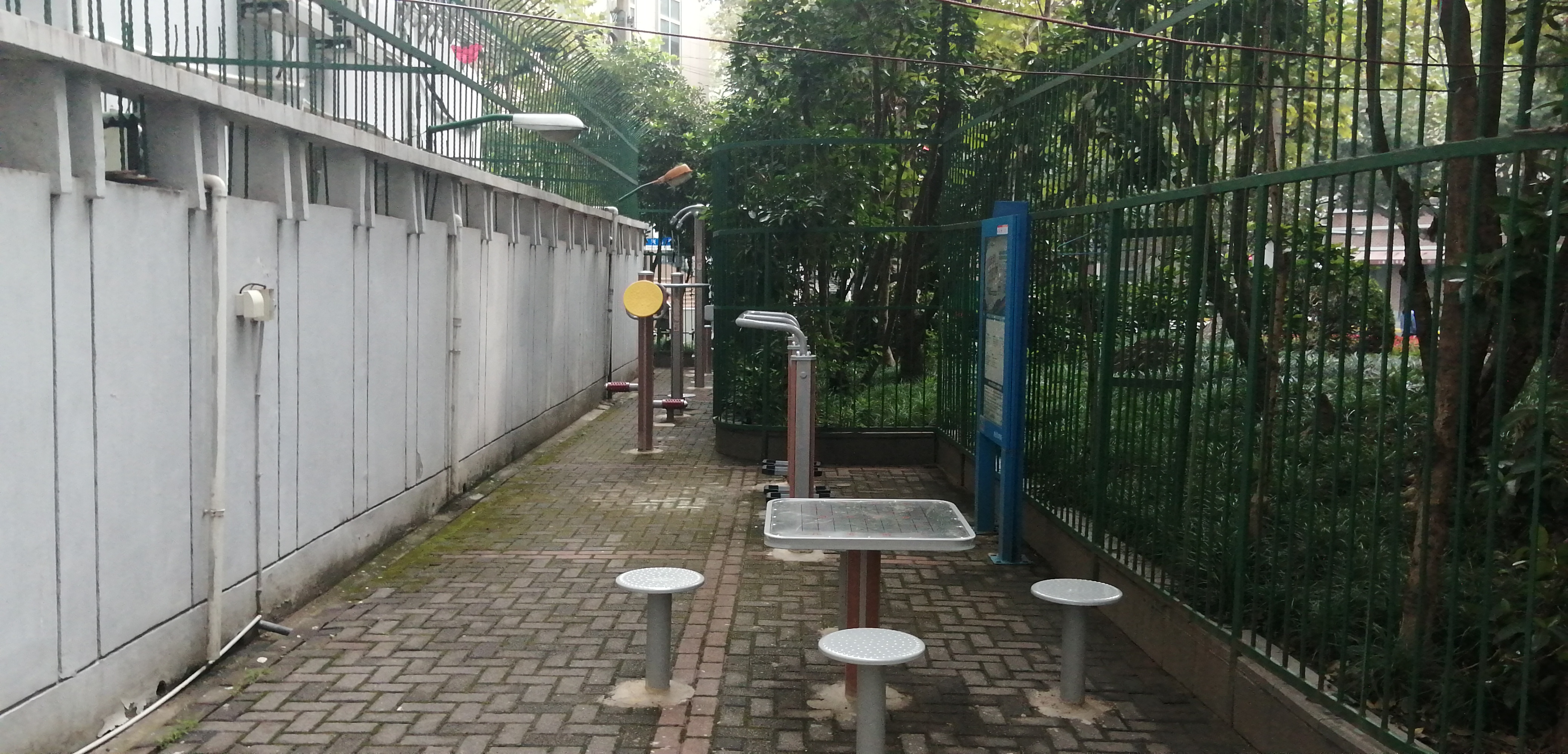 靜安區(qū)石門二路街道鄭家巷居委健身點（北京西路940號）