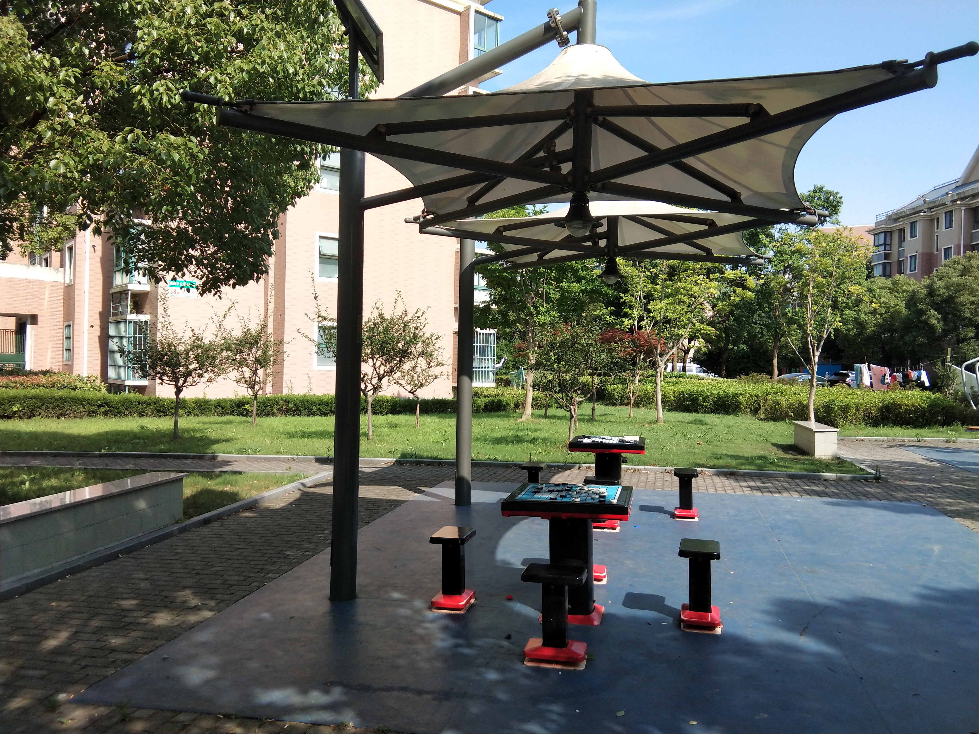 太陽能燈光遮陽棚