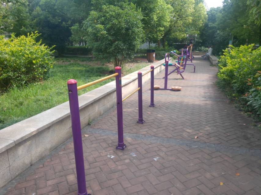 泗塘七村居委健身點