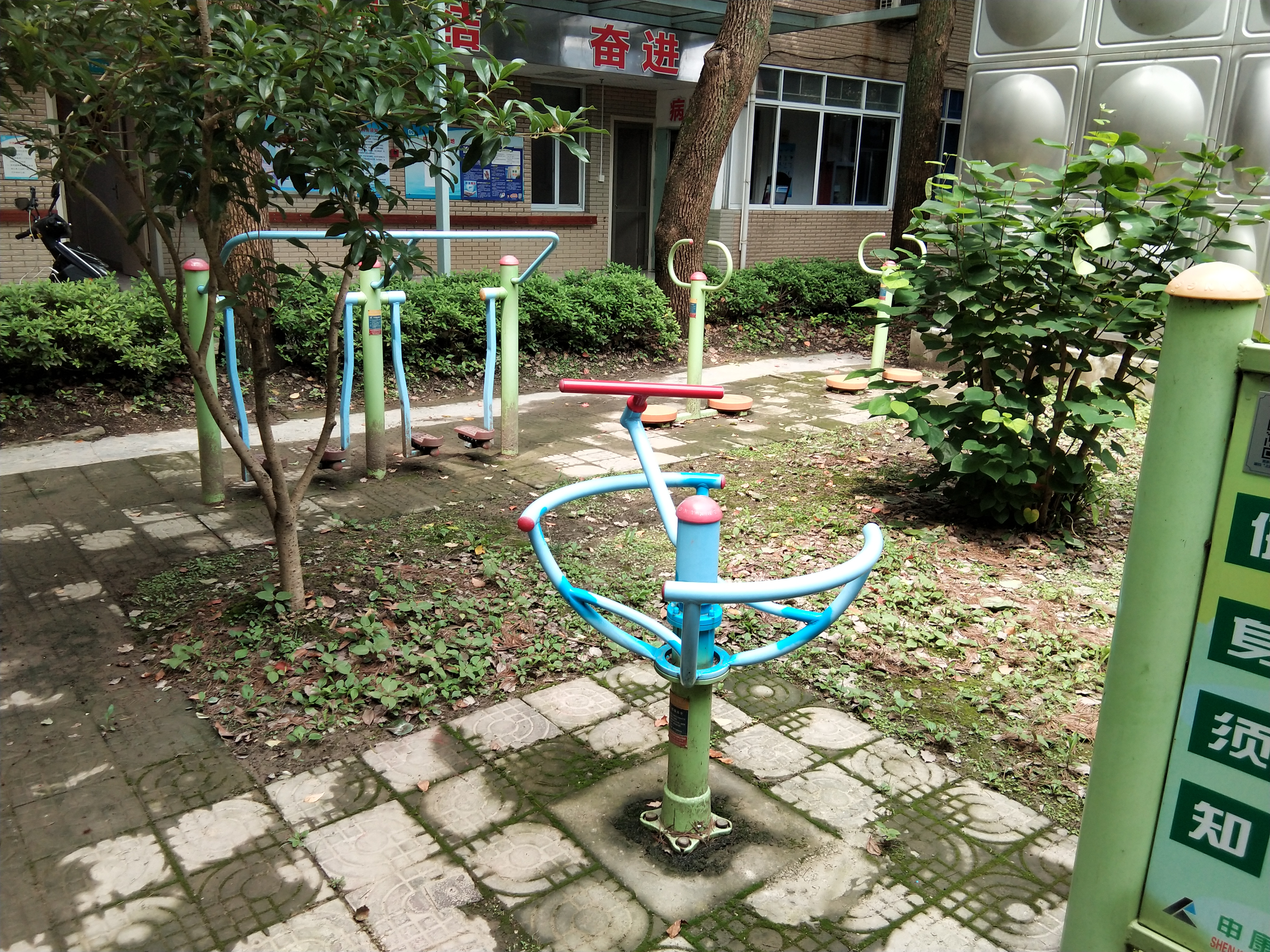 奉城鎮(zhèn)頭橋社區(qū)衛(wèi)生服務(wù)中心市民益智健身苑點