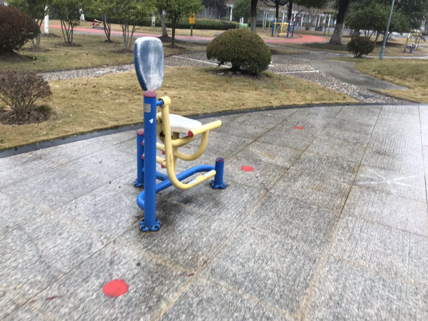 自重腿部鍛煉器