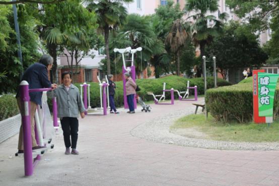 興銀居委健身A點(diǎn)南側(cè)