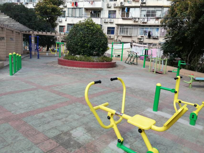 上南二村洪山路180弄2號樓對面