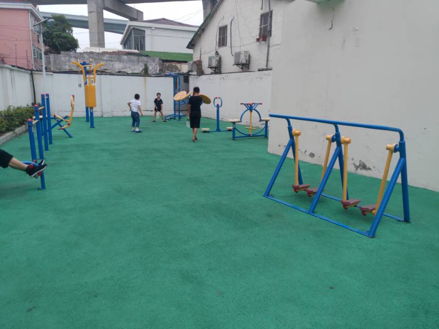 西華美路市民球場健身點(diǎn)