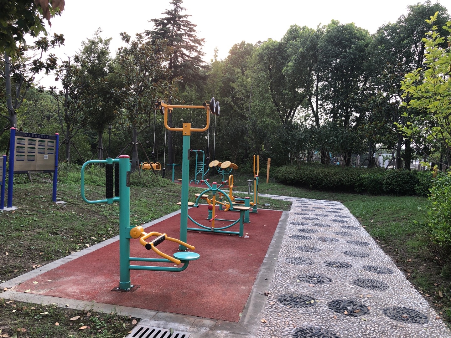 旗忠村L益智健身苑點(diǎn)