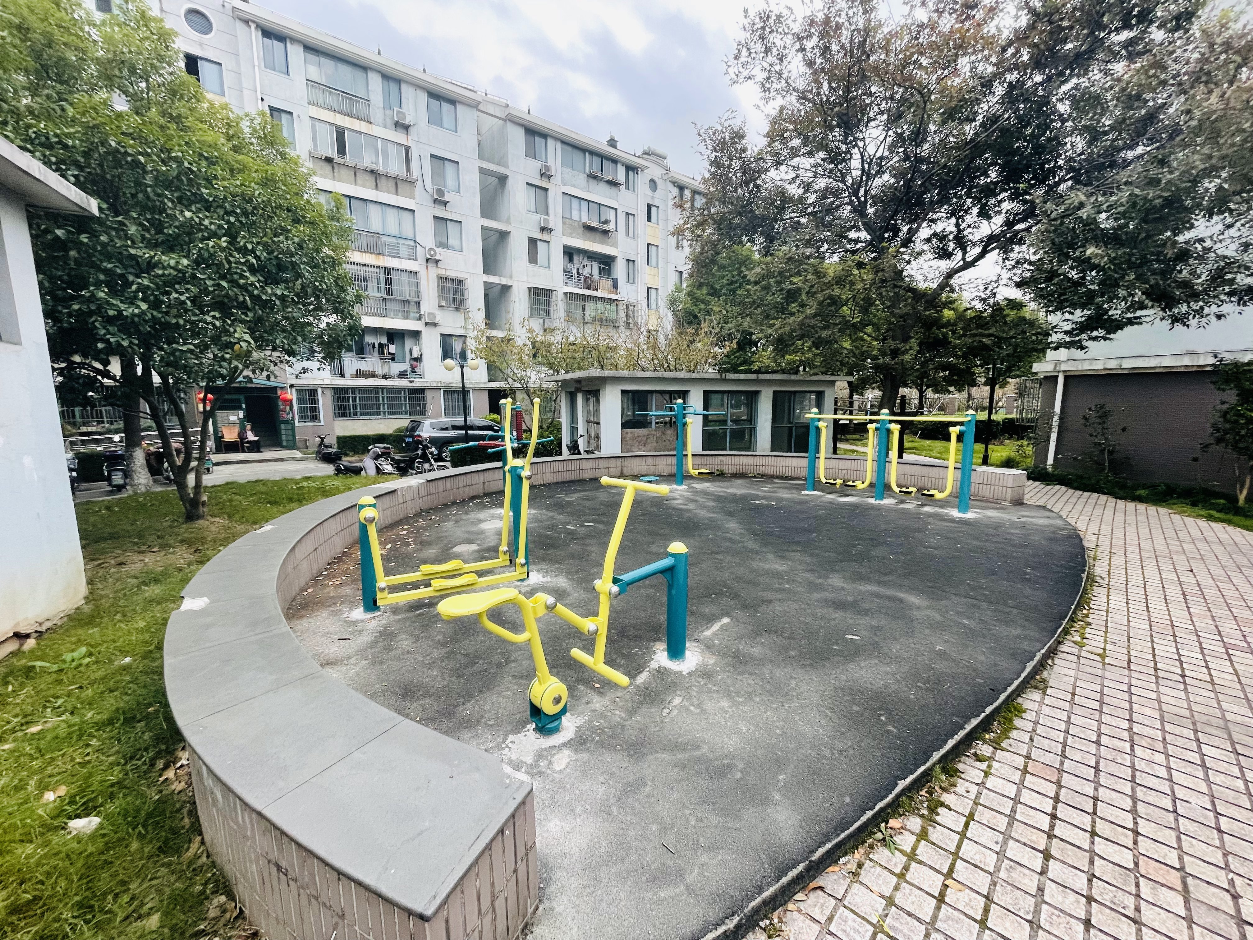 浦東新區(qū)高東鎮(zhèn)高東新村第二居民委員會健身苑點(diǎn)2