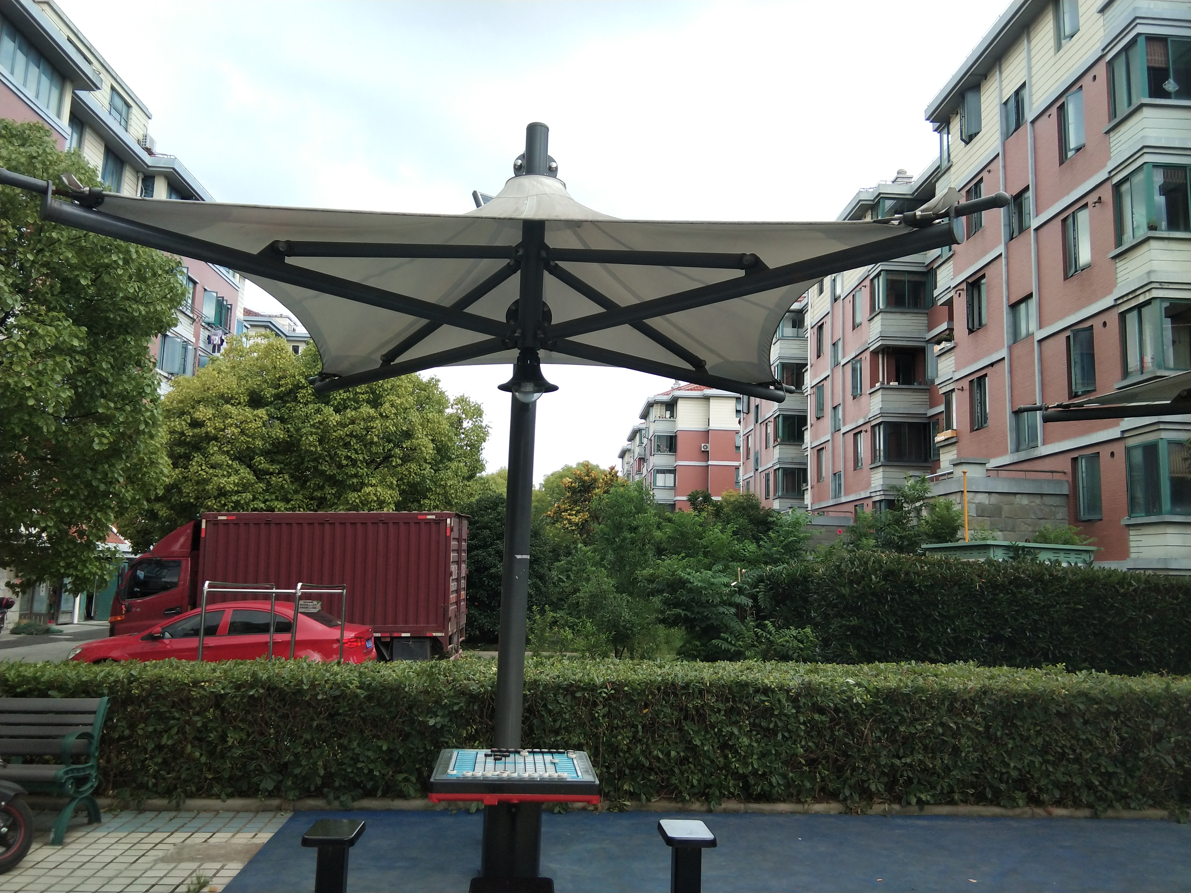 太陽能燈光遮陽棚