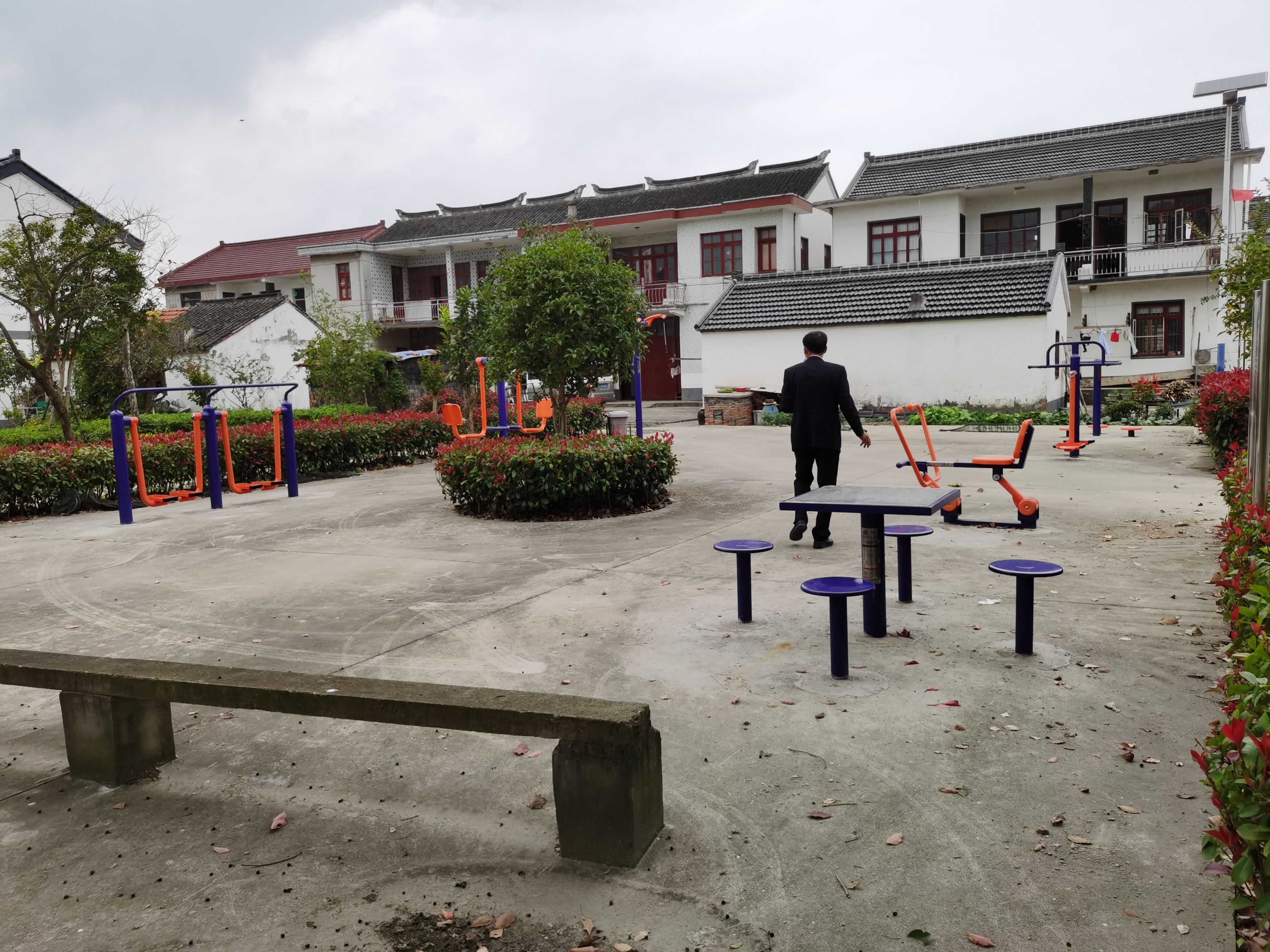 華浦社區(qū)盈浦公寓健身苑點(diǎn)