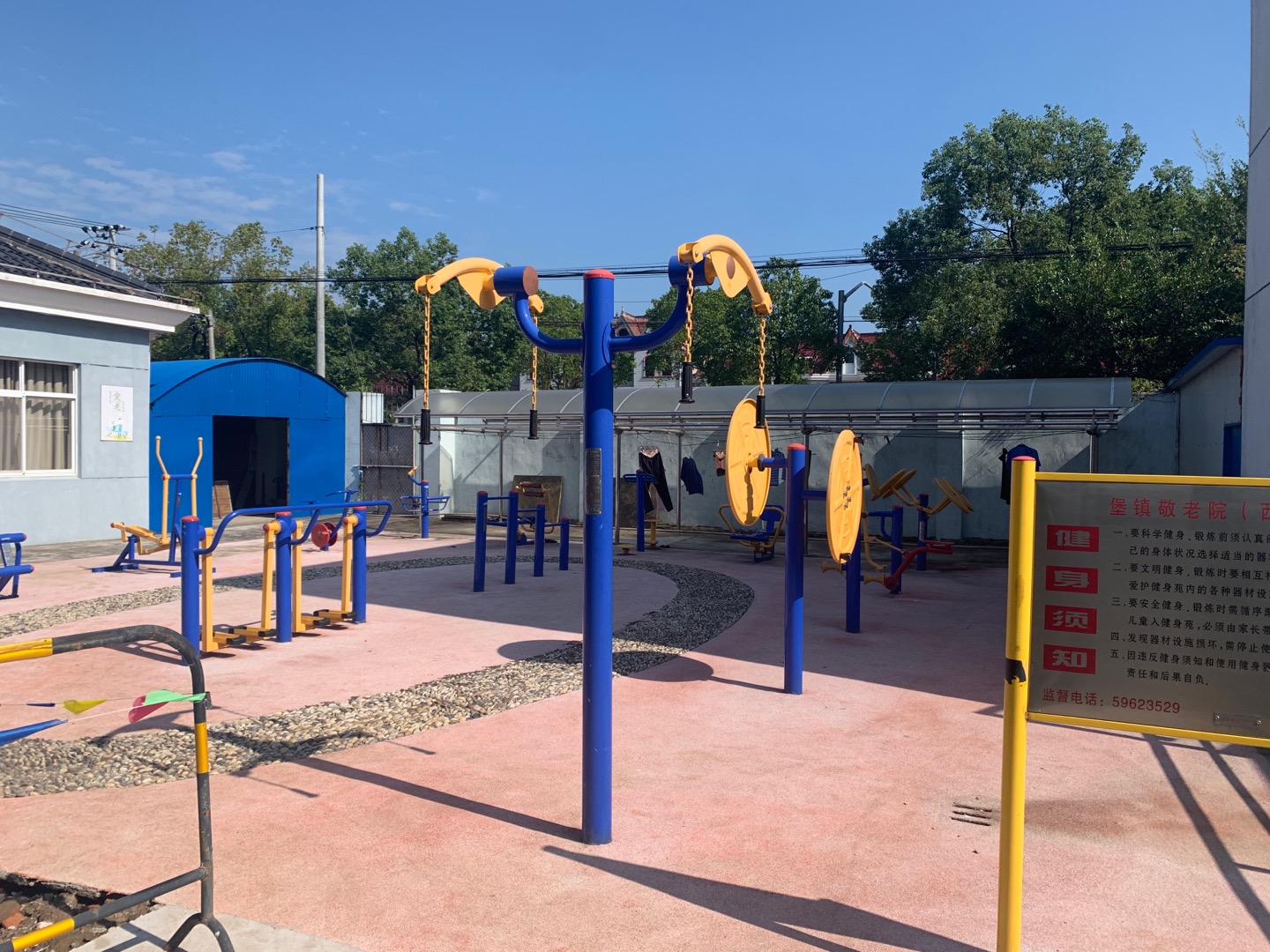 堡鎮(zhèn)敬老院（西）健身點