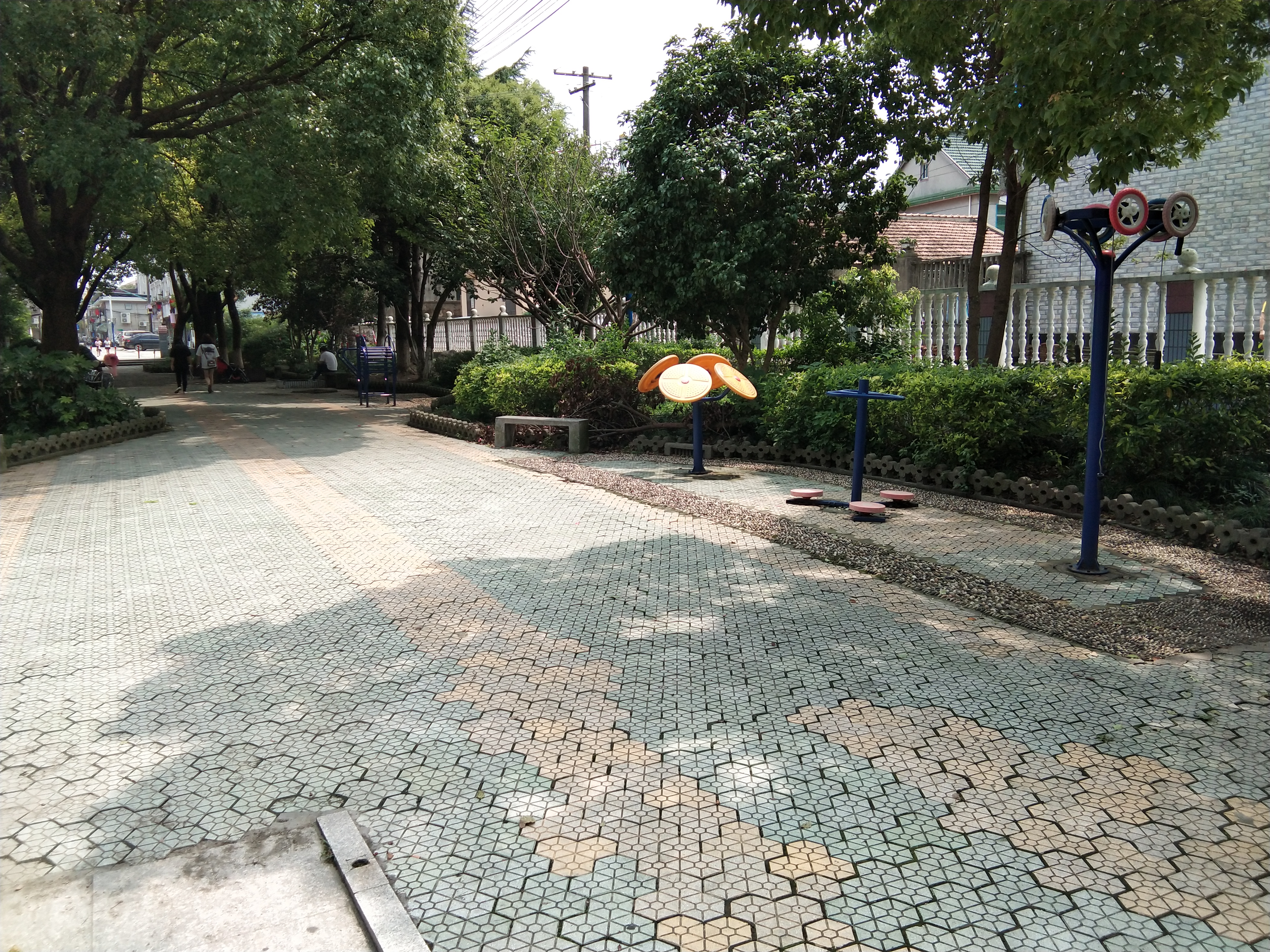 奉城鎮(zhèn)頭橋五華小區(qū)市民益智健身苑點(diǎn)