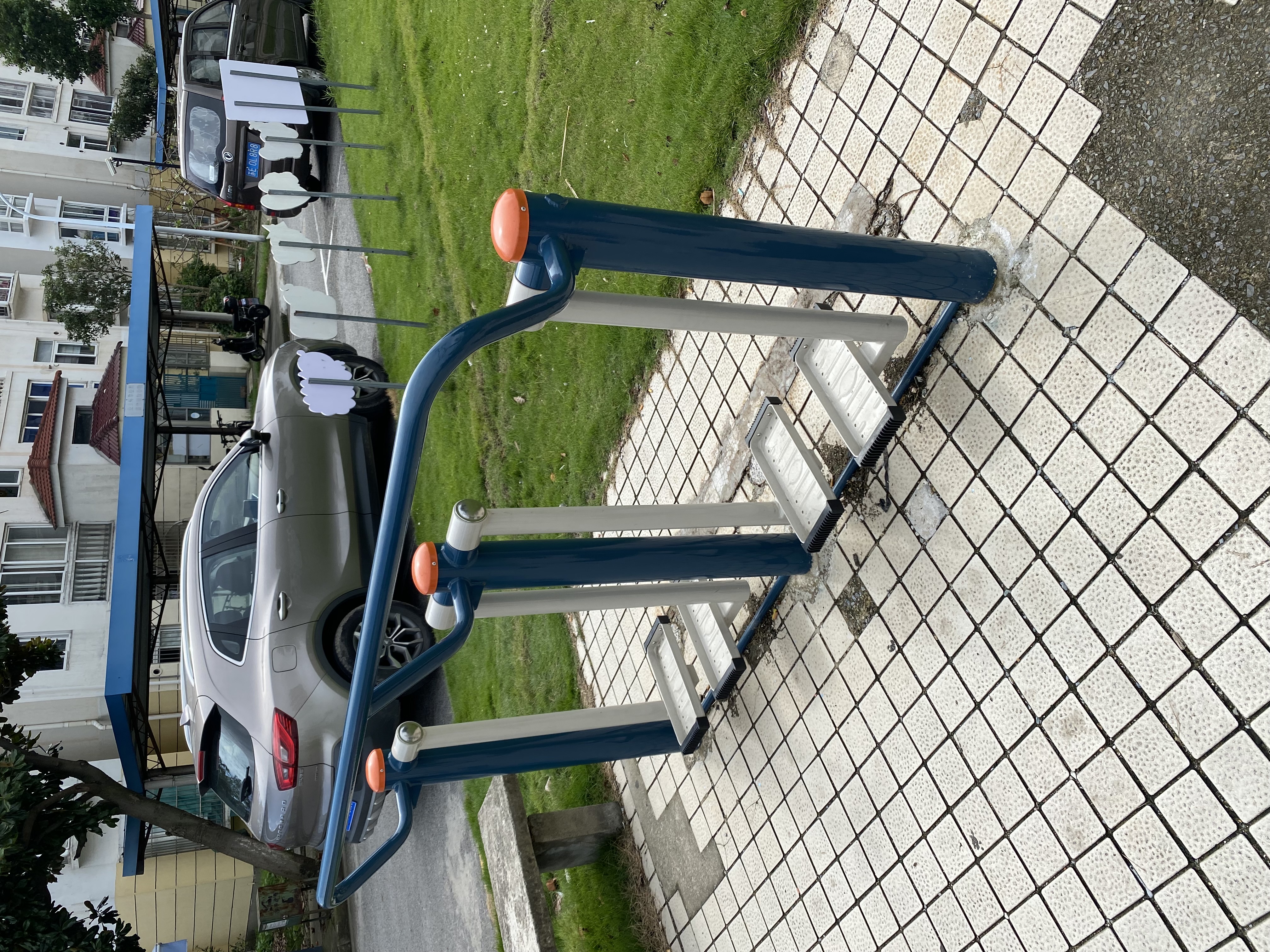 二位太空漫步機(jī)