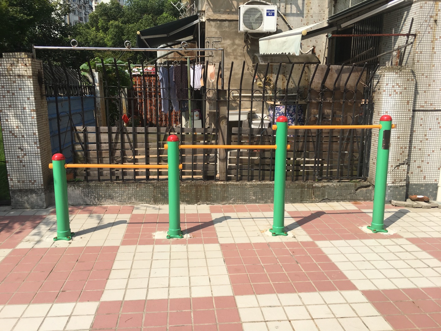 多聯(lián)壓腿架