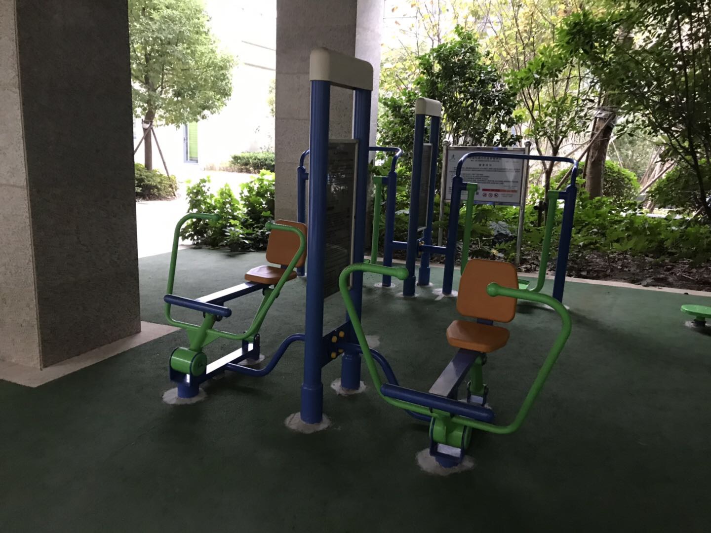 雙立柱平推平拉訓(xùn)練器