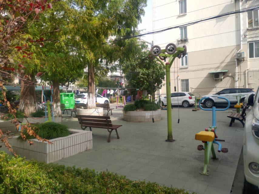 上南二村昌里路167弄30號(hào)對(duì)面