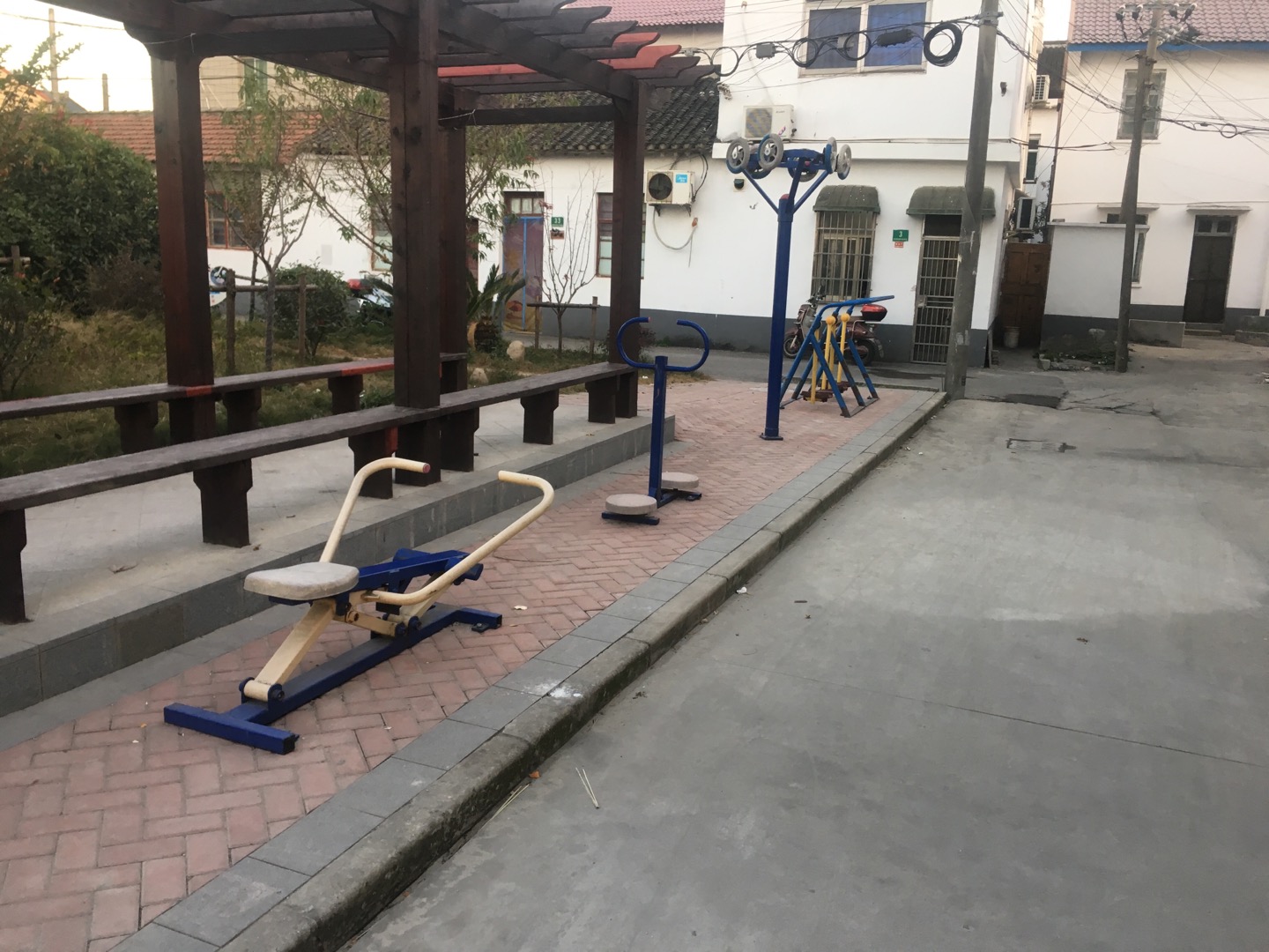 東風(fēng)村4隊(duì)健身點(diǎn)