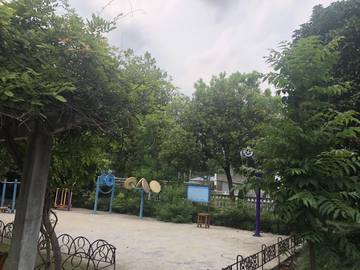 嘉華社區(qū)申江花苑健身點