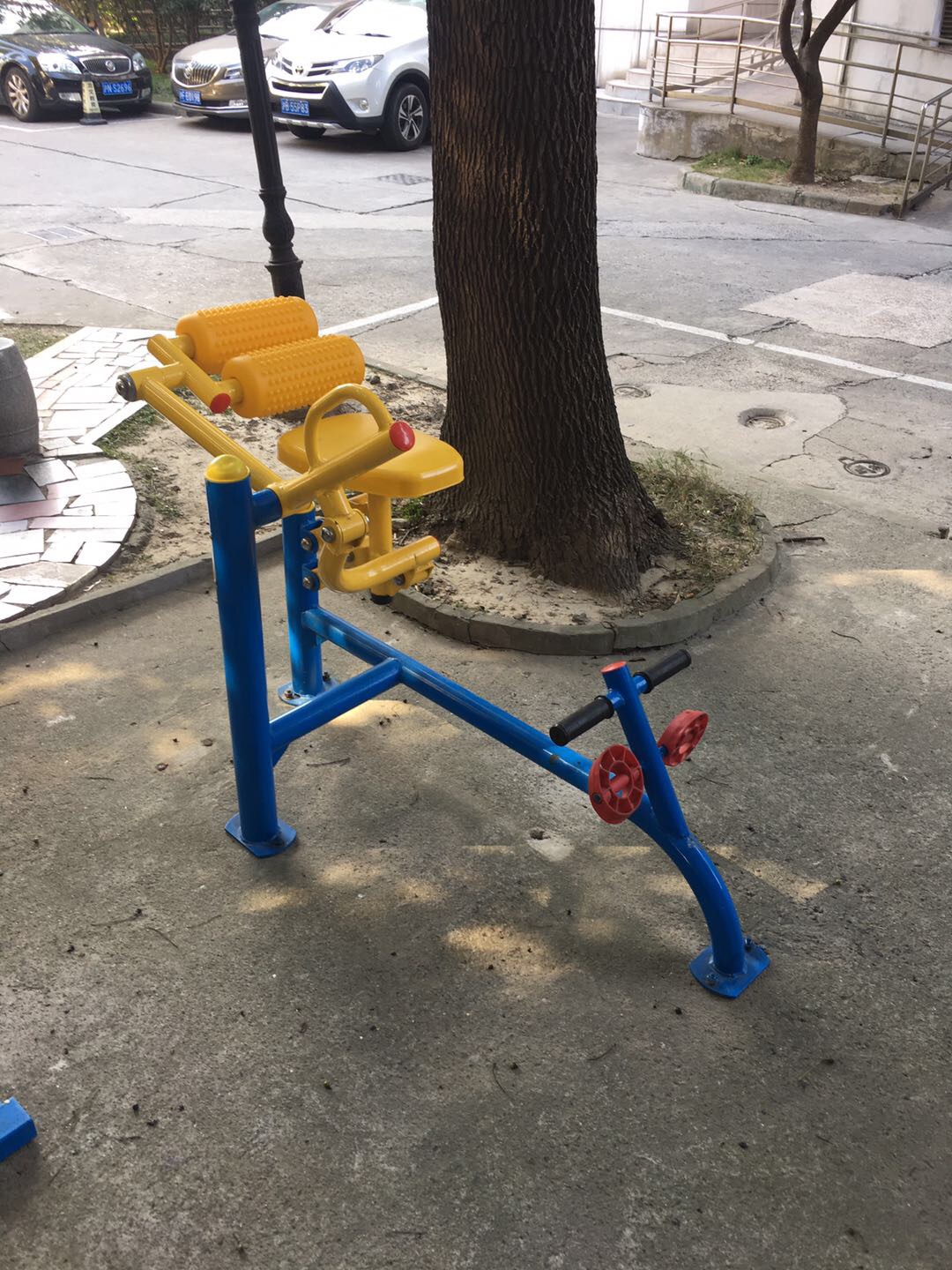 自重腹背鍛煉器