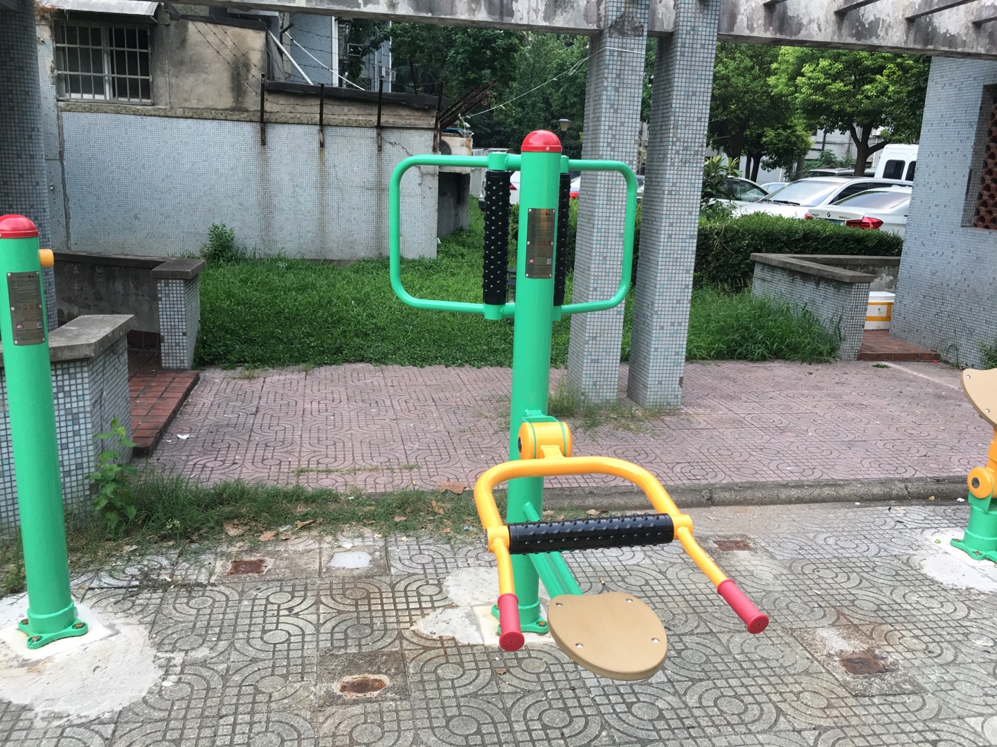 坐式腰背按摩器