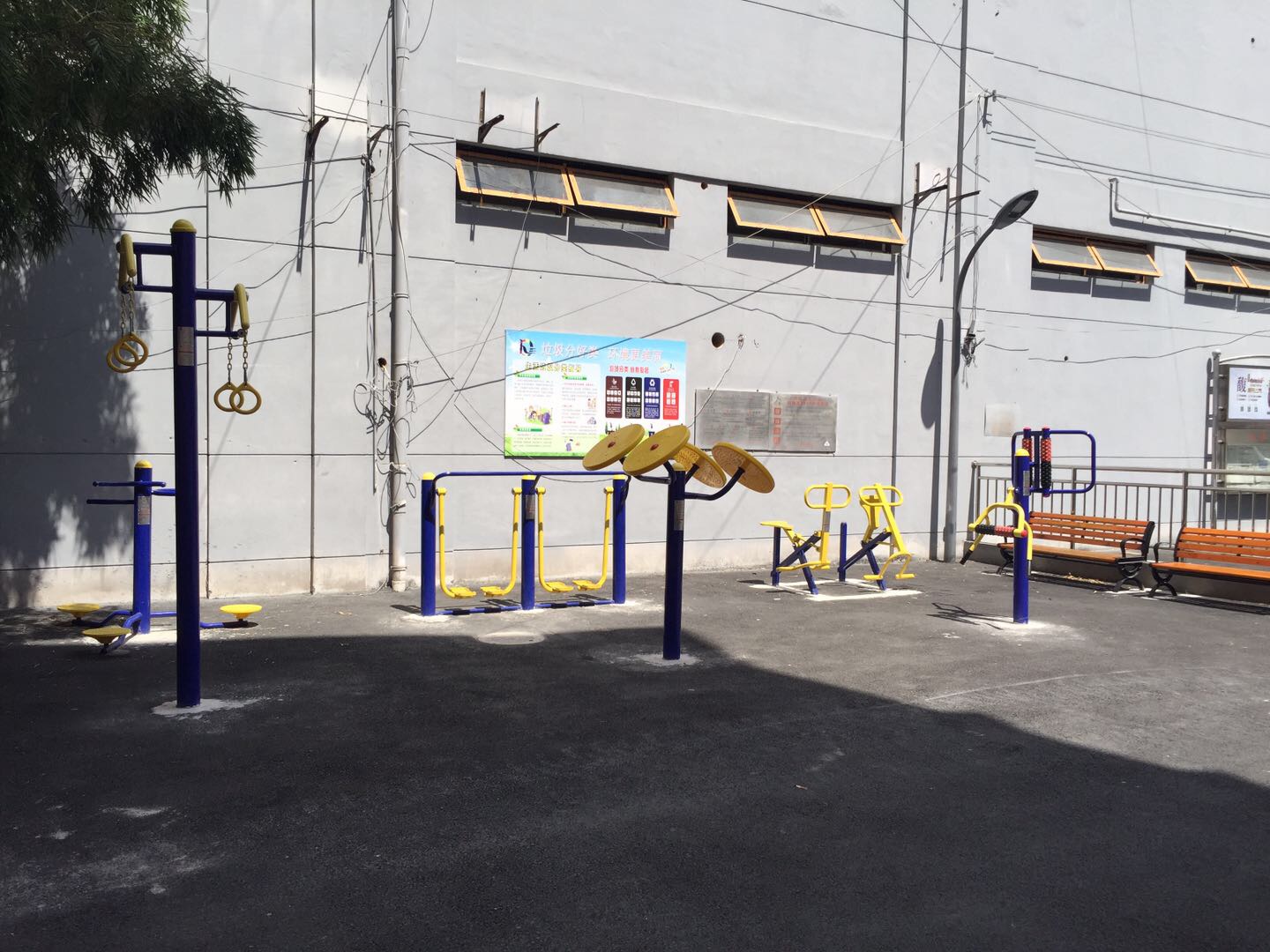 虹橋居委虹梅路2806弄健身點