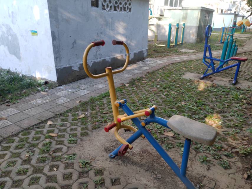 新海鎮(zhèn)長樂一村單號健身點(diǎn)