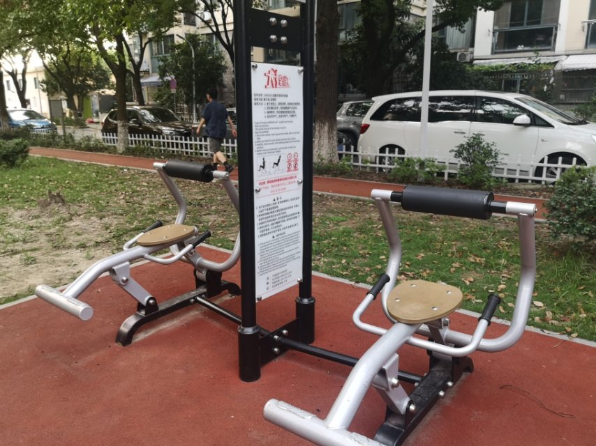 自重式背部訓(xùn)練器