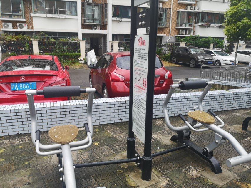 自重式背部訓(xùn)練器