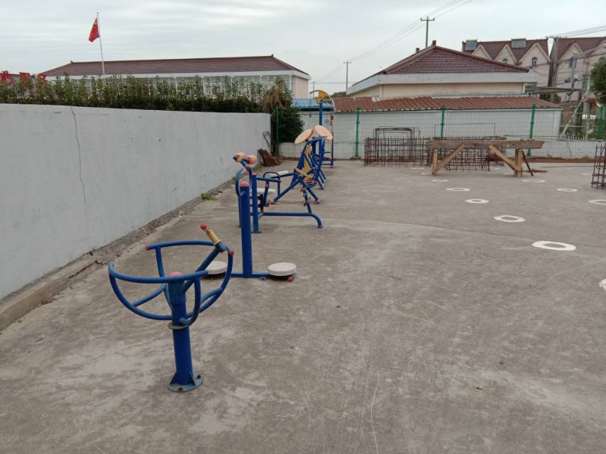 新東村村委會(huì)朝南10米健身路徑