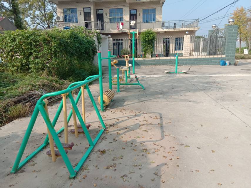 堡鎮(zhèn)人民村槐蔭11隊(duì)健身點(diǎn)