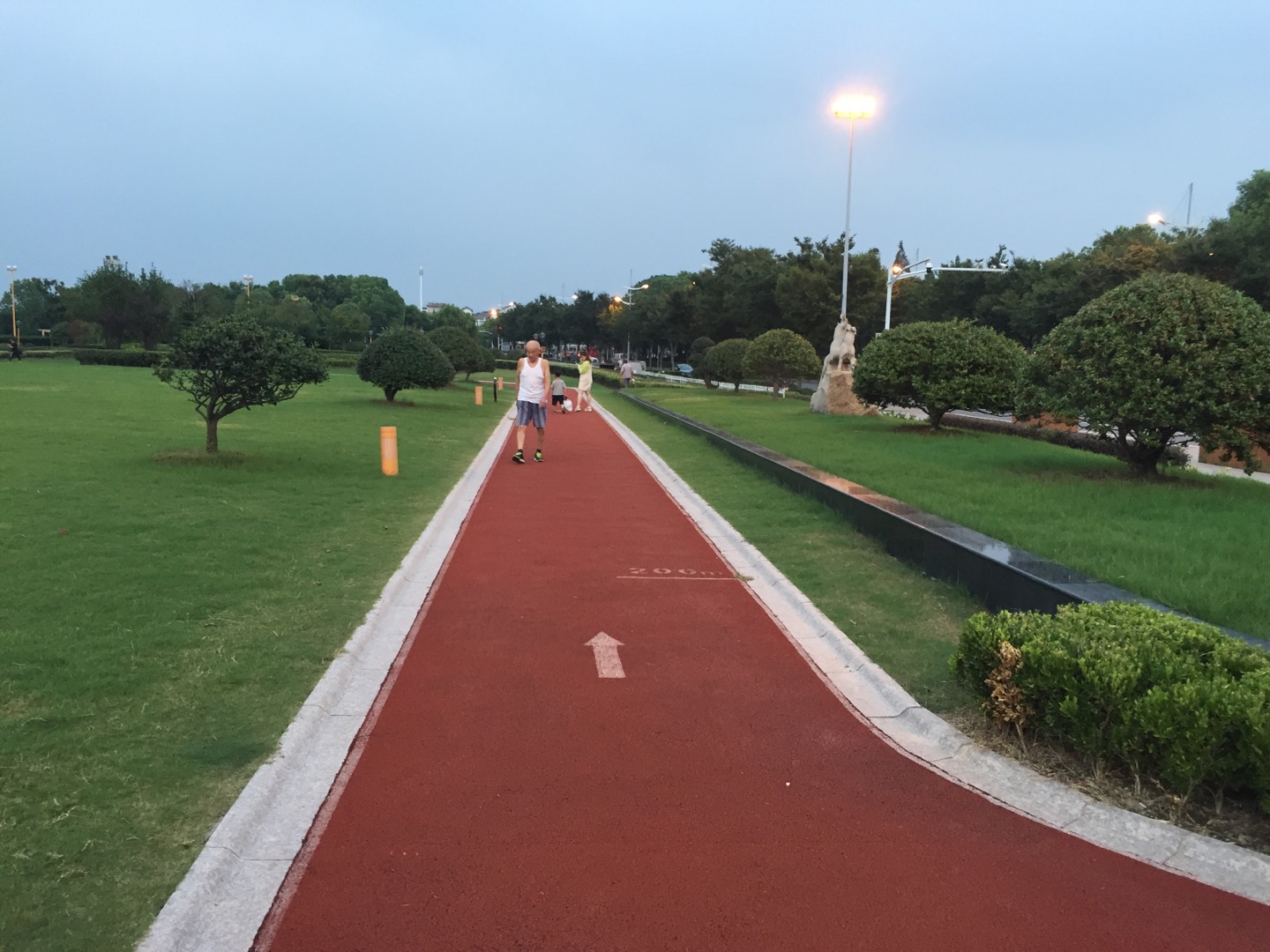 市民廣場(chǎng)健身步道