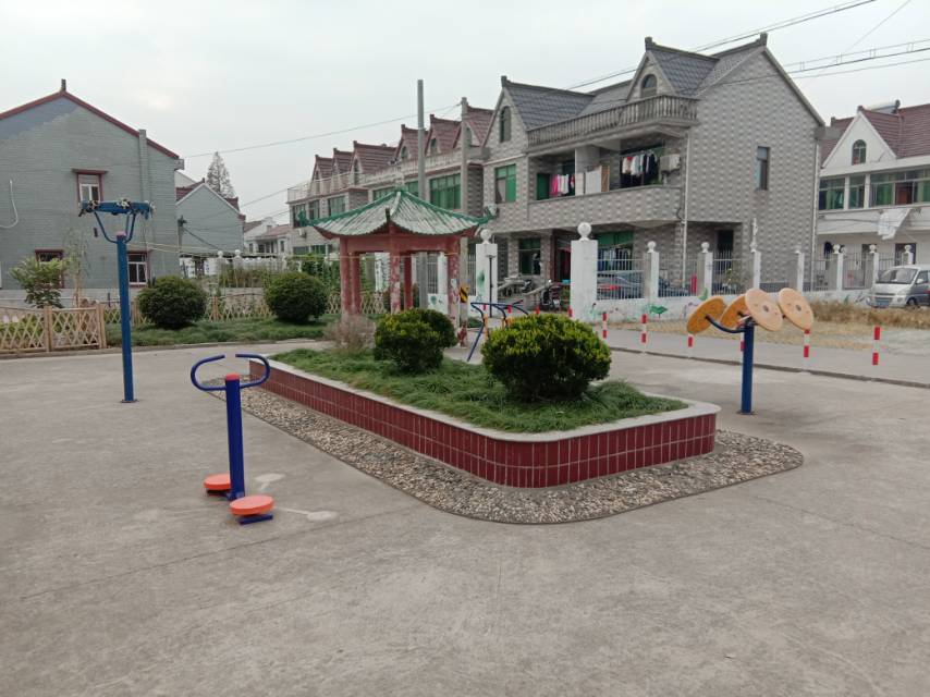 紅旗村尹家宅7號(hào)北側(cè)健身路徑