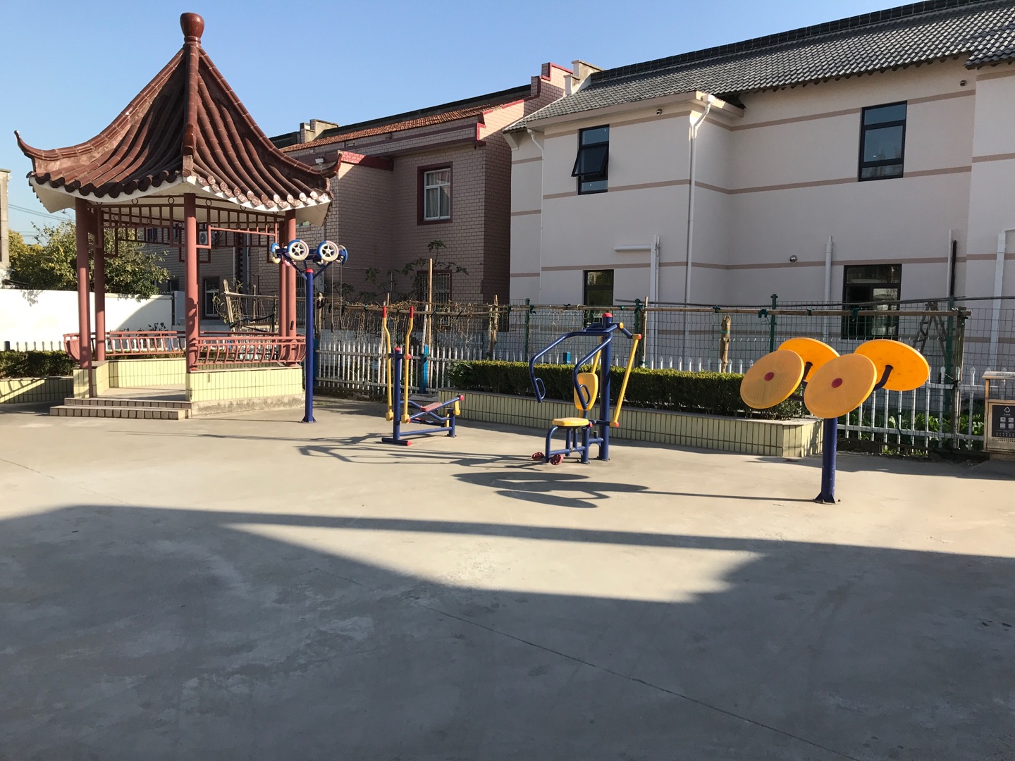 鄧三村4組周家宅40號(hào)東健身路徑