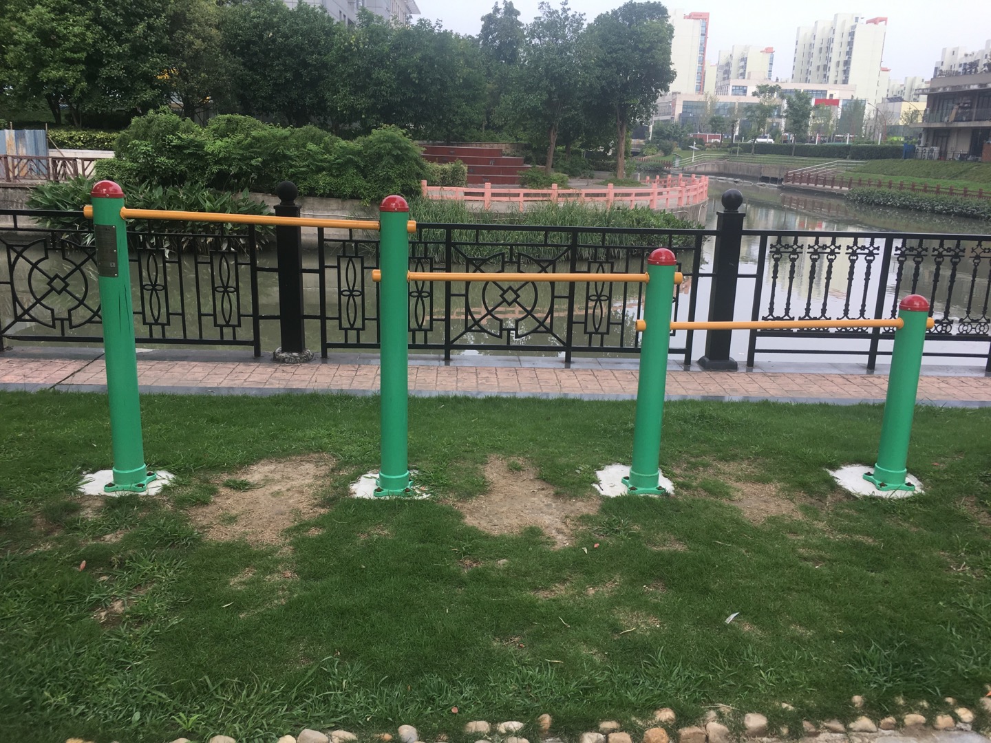 多聯(lián)壓腿架