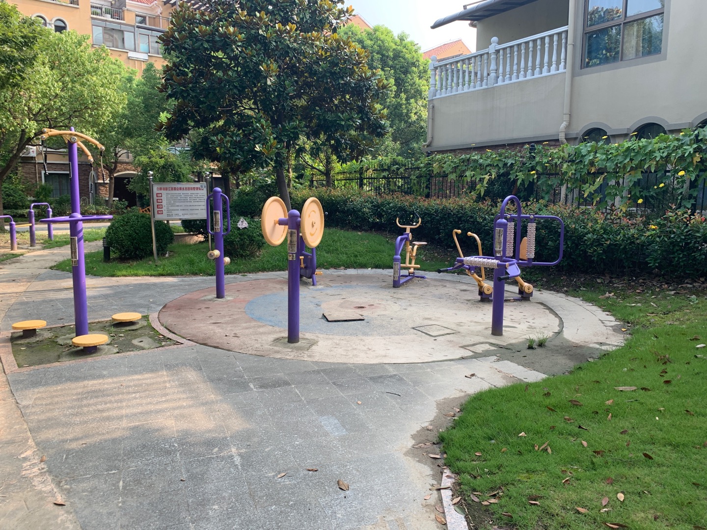 新江居委會麗水名邸別墅健身點(diǎn)