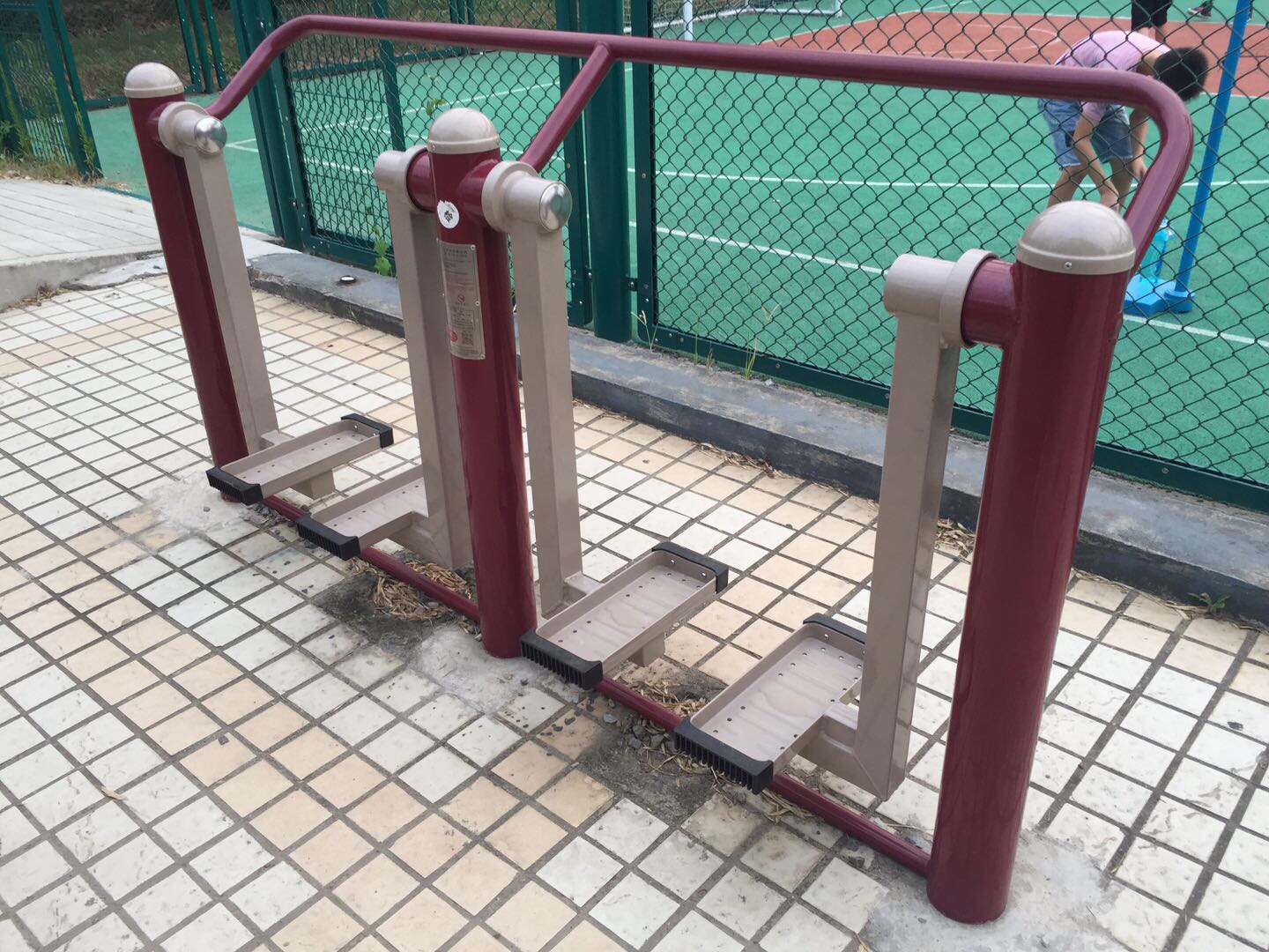 二位太空漫步機(jī)