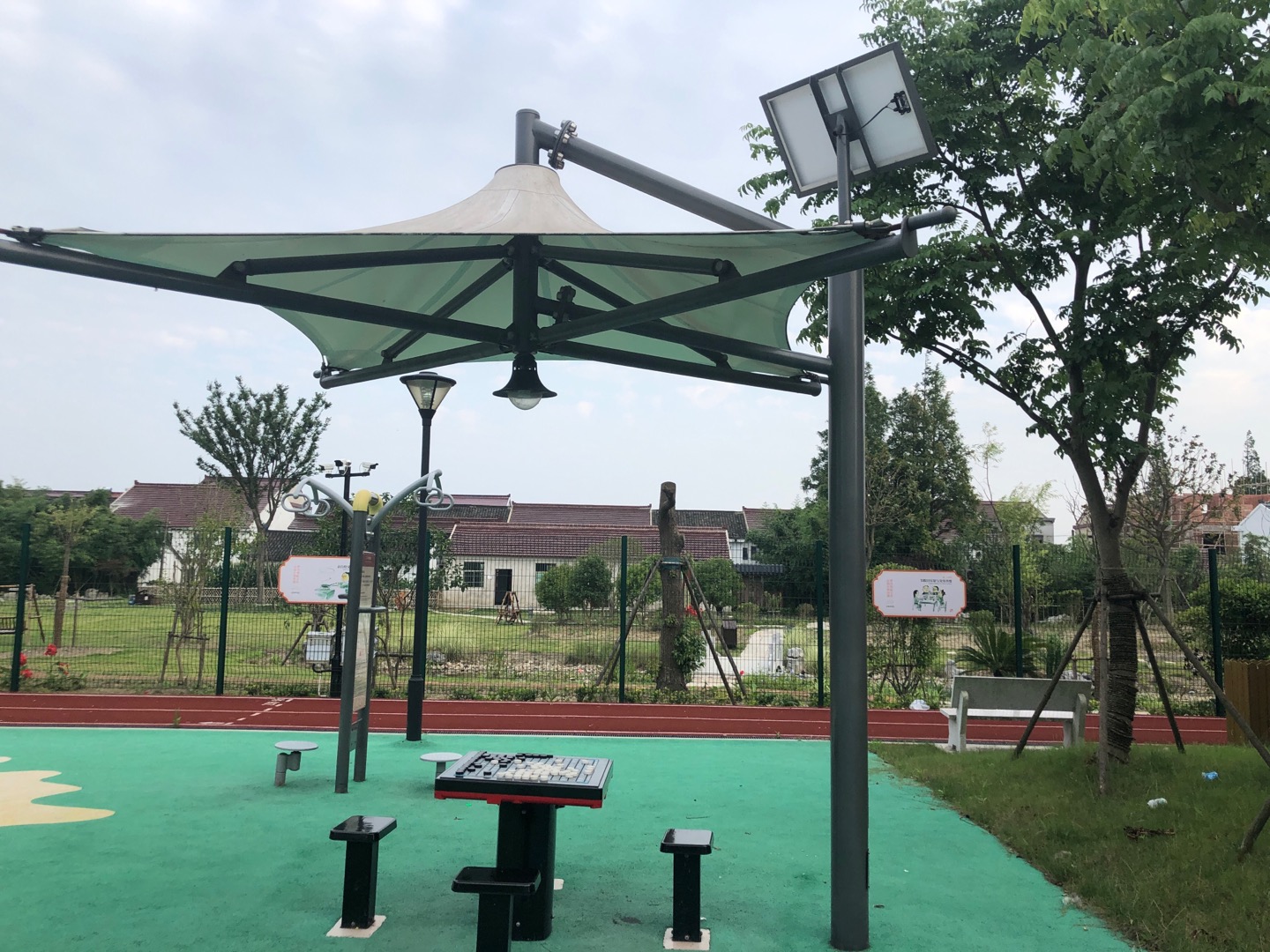 太陽(yáng)能燈光遮陽(yáng)棚