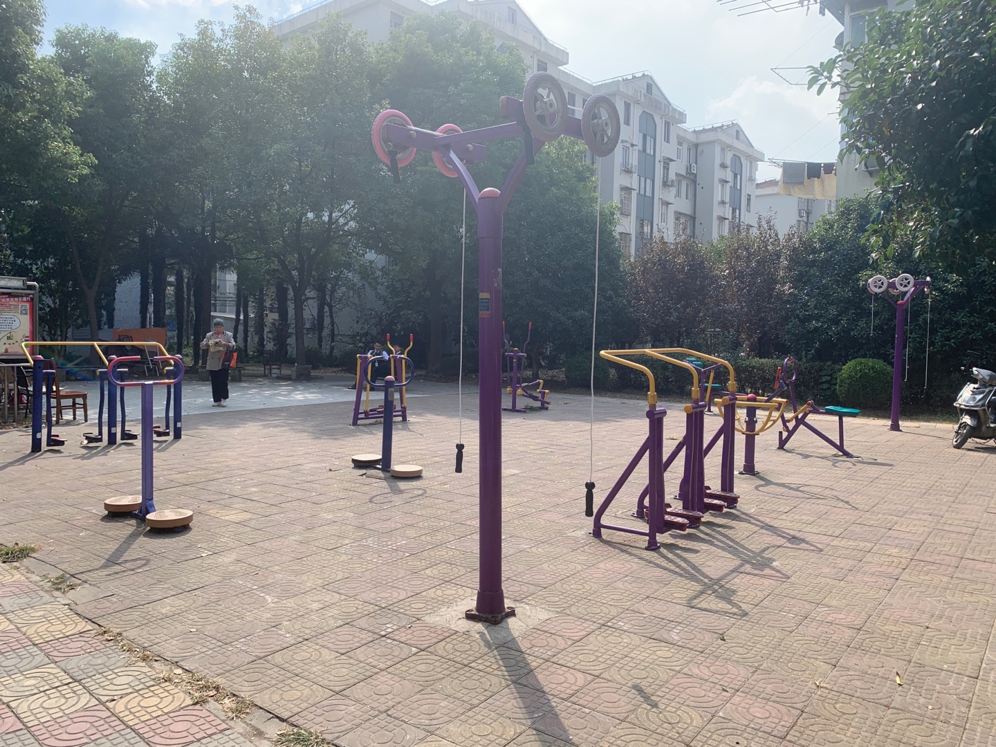 荷三居委154弄健身點