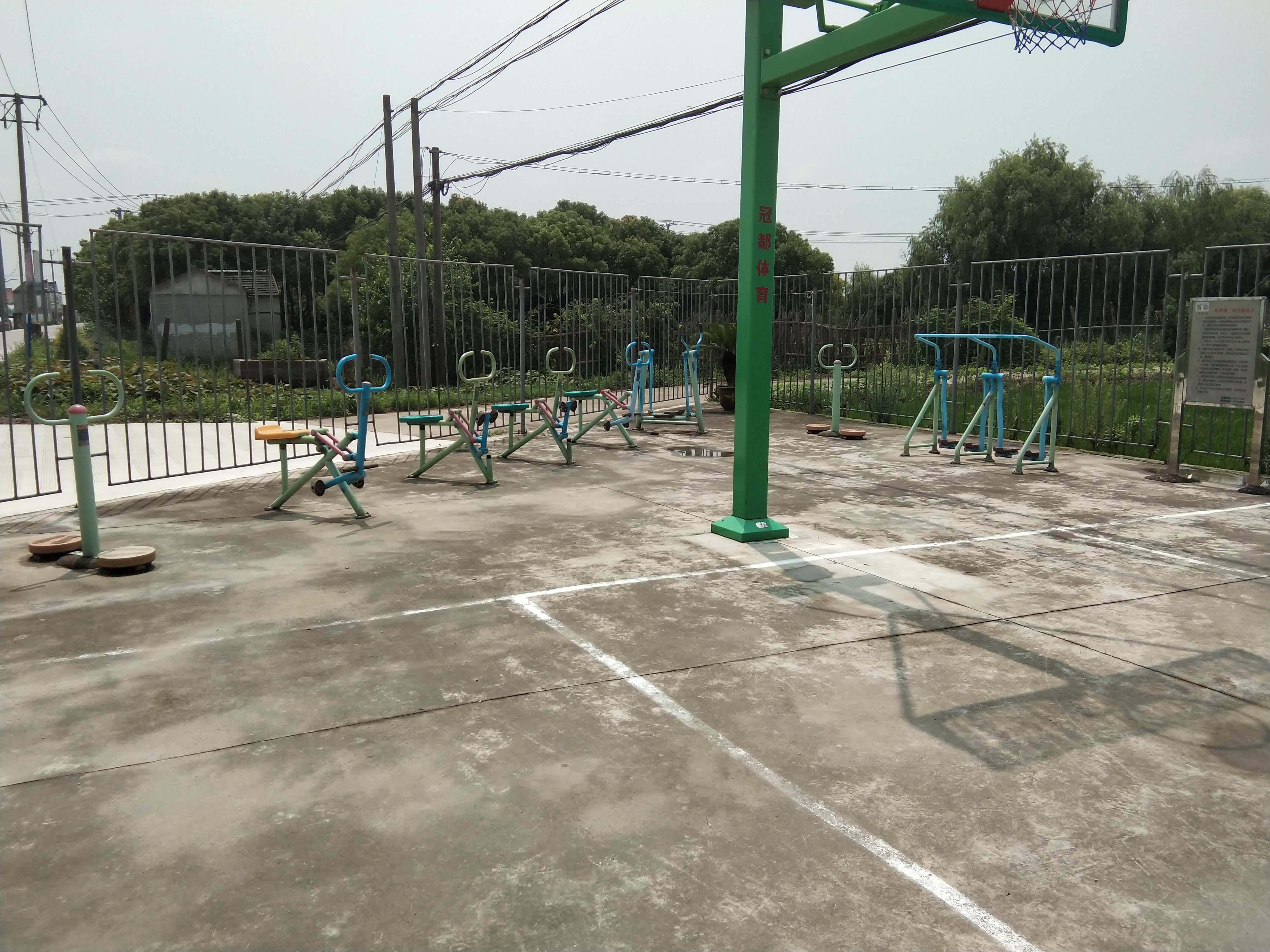 奉城鎮(zhèn)二橋村市民益智健身苑點(diǎn)