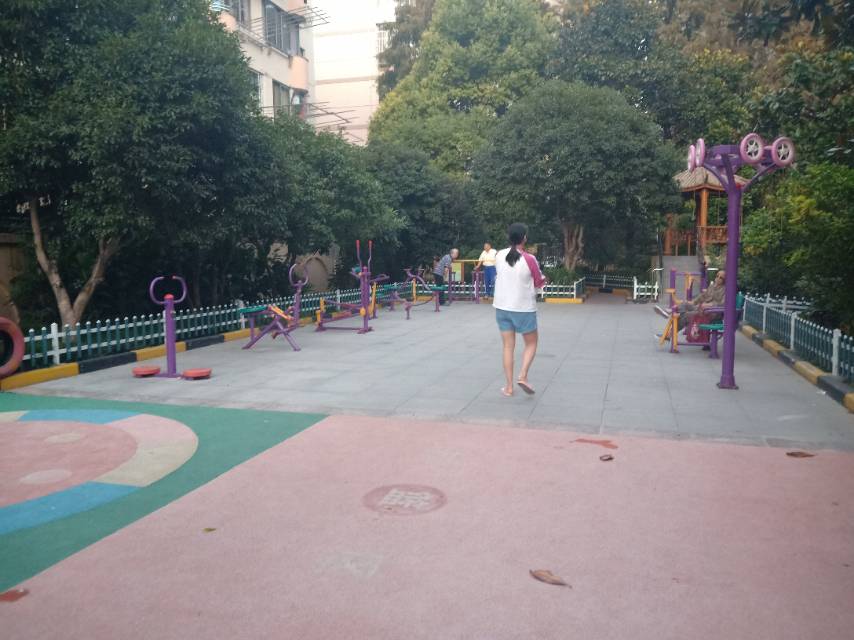 涼五居委健身苑