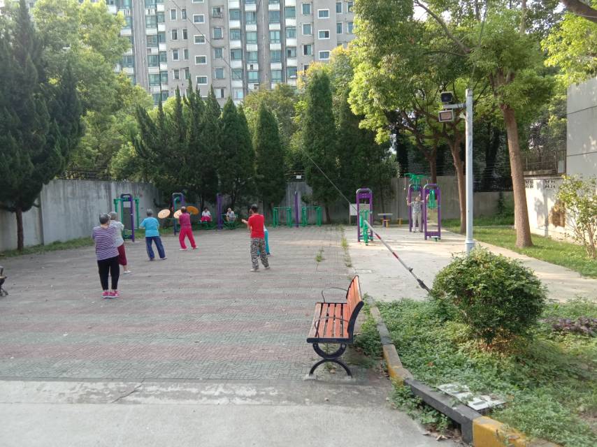 共康六村一居健身點